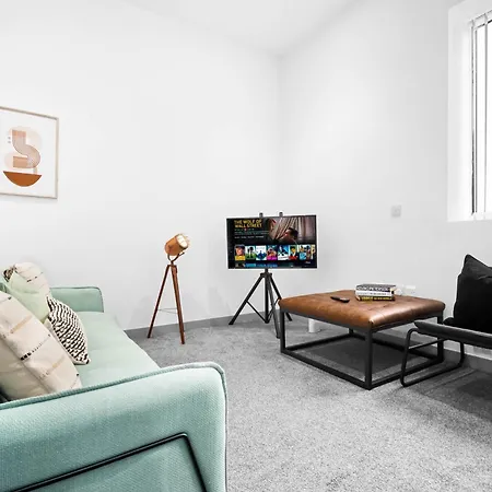 New - Brierley Hill - Parking - Wifi - Netflix - Rated - Excellent Value - 309o