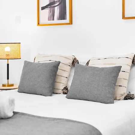 New - Brierley Hill - Parking - Wifi - Netflix - Rated - Excellent Value - 309o *